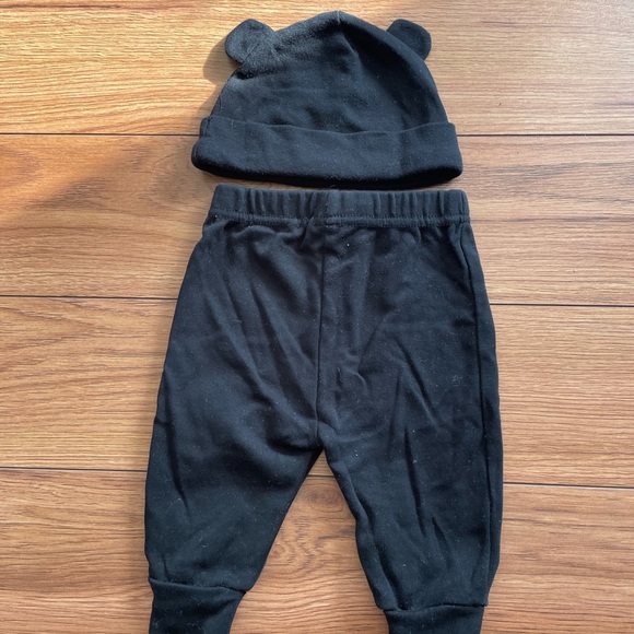 2 Piece Mickey Mouse Outfit - Picture 4 of 5